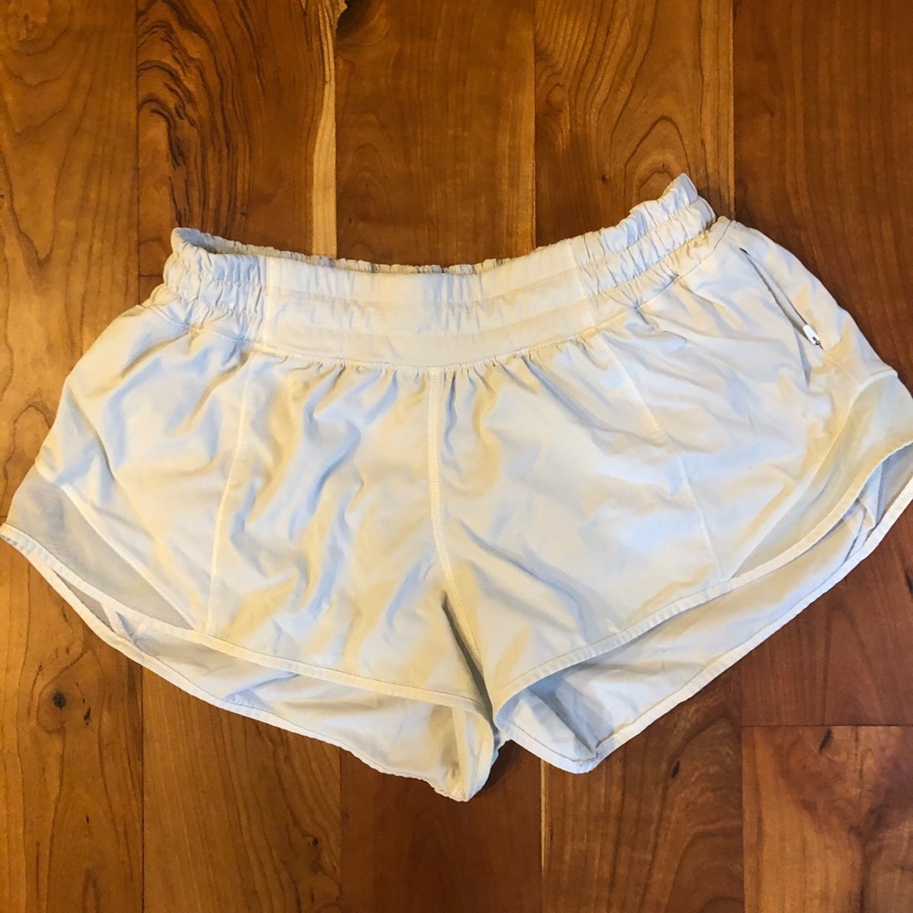 Lululemon shorty shorts 2.5”